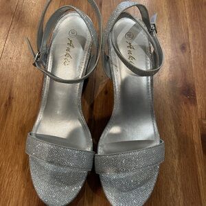Ankis Silver Glitter Block Heel Strappy Ankle Strap Sandals Women's Size 9.5